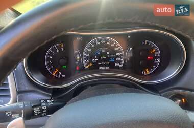 Позашляховик / Кросовер Jeep Grand Cherokee 2015 в 