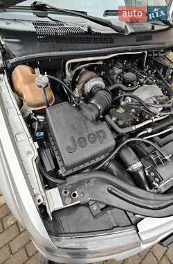 Позашляховик / Кросовер Jeep Grand Cherokee 2004 в 