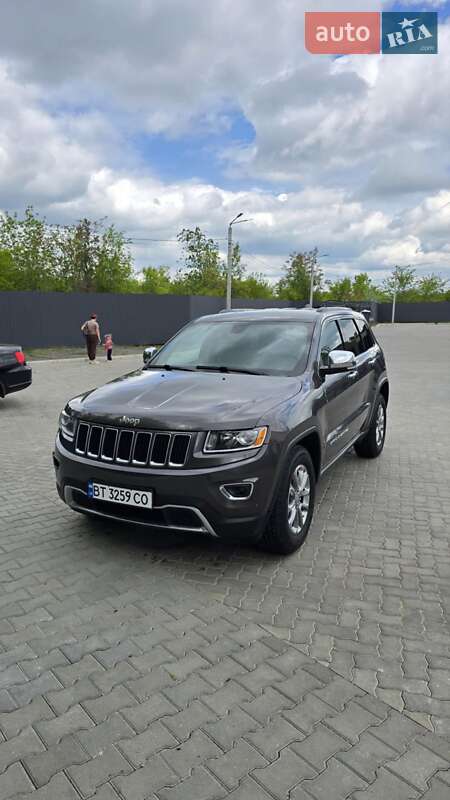 Внедорожник / Кроссовер Jeep Grand Cherokee 2015 в 