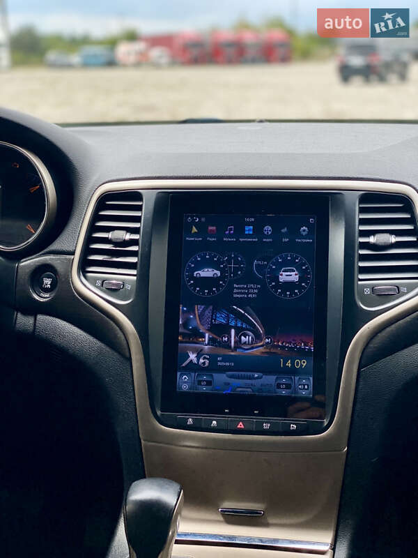 Позашляховик / Кросовер Jeep Grand Cherokee 2016 в Новояворівську