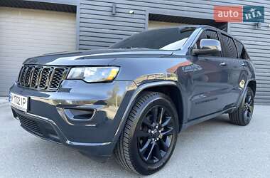 Позашляховик / Кросовер Jeep Grand Cherokee 2017 в 