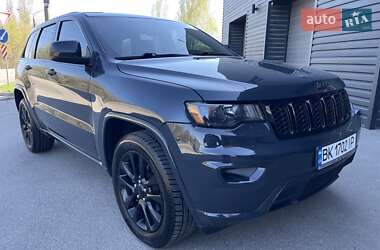 Позашляховик / Кросовер Jeep Grand Cherokee 2017 в 