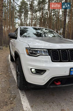 Позашляховик / Кросовер Jeep Grand Cherokee 2017 в 