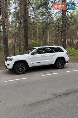 Позашляховик / Кросовер Jeep Grand Cherokee 2017 в 