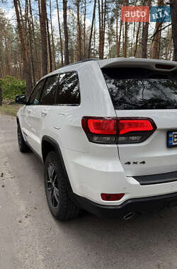 Позашляховик / Кросовер Jeep Grand Cherokee 2017 в 