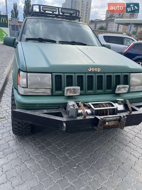 Позашляховик / Кросовер Jeep Grand Cherokee 1995 в 