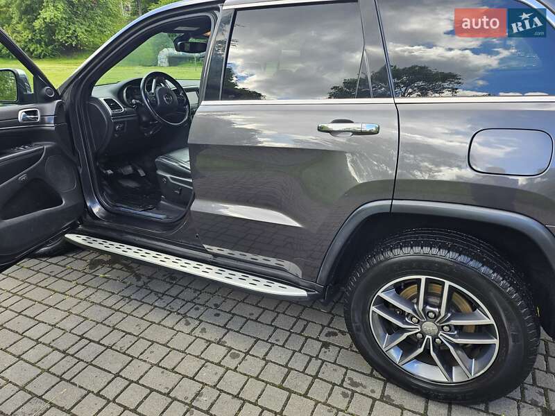 Внедорожник / Кроссовер Jeep Grand Cherokee 2017 в Львове