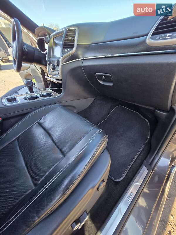 Внедорожник / Кроссовер Jeep Grand Cherokee 2015 в Житомире