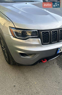Внедорожник / Кроссовер Jeep Grand Cherokee 2018 в 