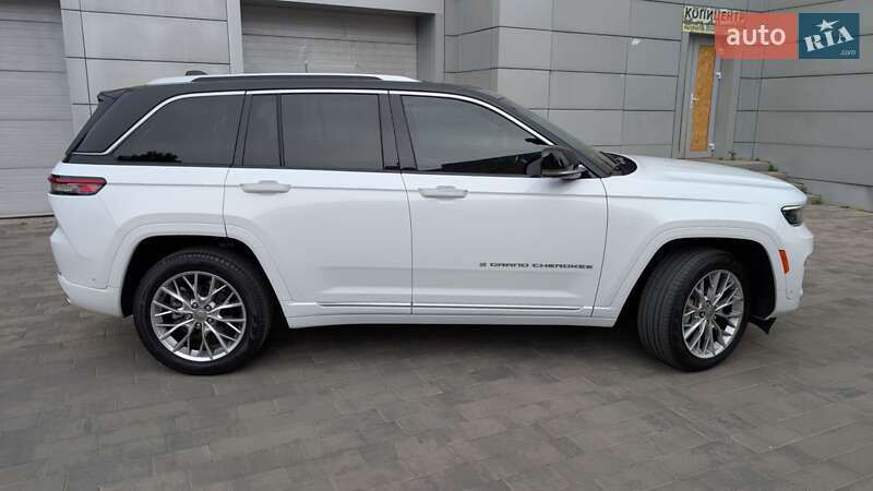 Внедорожник / Кроссовер Jeep Grand Cherokee 2022 в 