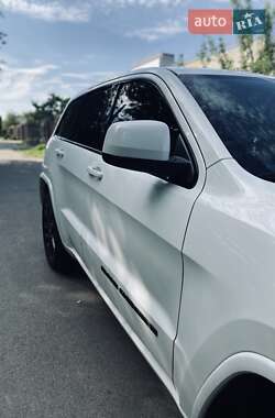 Позашляховик / Кросовер Jeep Grand Cherokee 2018 в 