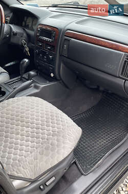 Внедорожник / Кроссовер Jeep Grand Cherokee 2004 в 
