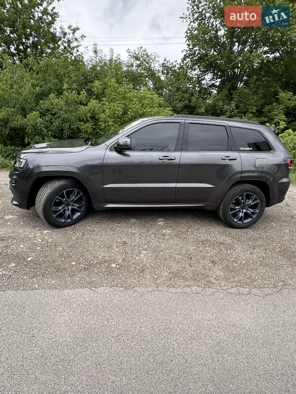 Внедорожник / Кроссовер Jeep Grand Cherokee 2016 в Киеве