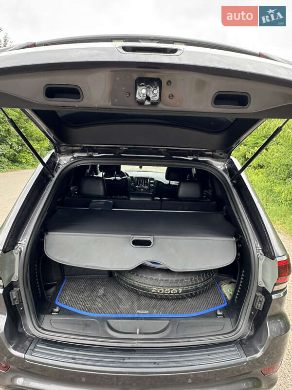 Внедорожник / Кроссовер Jeep Grand Cherokee 2016 в Киеве