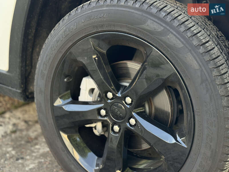 Внедорожник / Кроссовер Jeep Grand Cherokee 2024 в Киеве