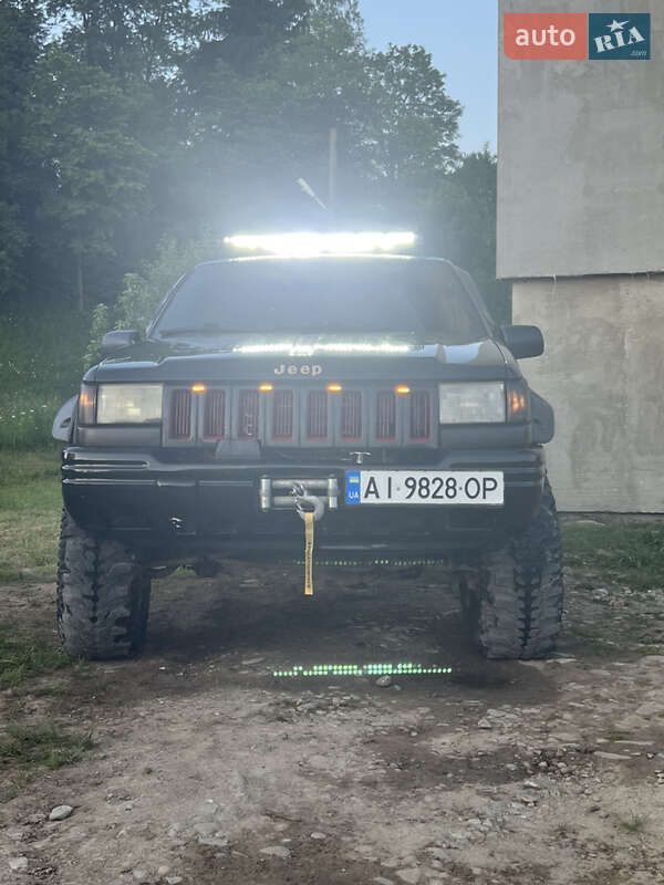 Внедорожник / Кроссовер Jeep Grand Cherokee 1995 в Черной Тисе
