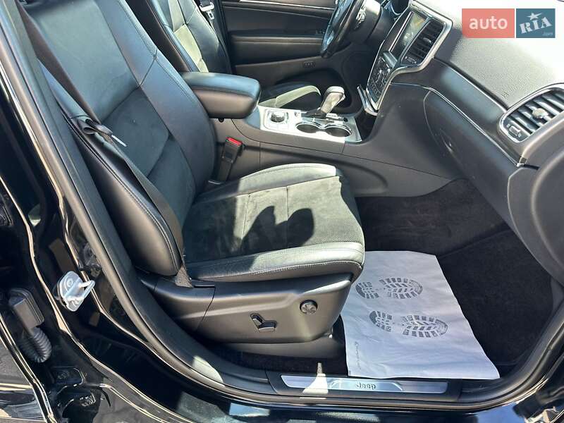 Внедорожник / Кроссовер Jeep Grand Cherokee 2017 в Киеве