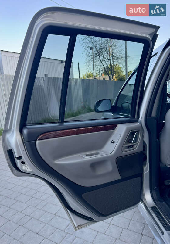 Внедорожник / Кроссовер Jeep Grand Cherokee 2003 в Дубно