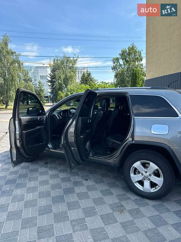 Внедорожник / Кроссовер Jeep Grand Cherokee 2012 в Иршаве