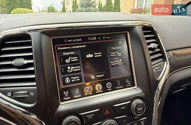 Внедорожник / Кроссовер Jeep Grand Cherokee 2015 в 