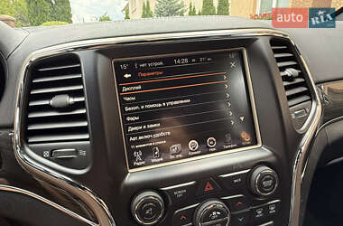 Внедорожник / Кроссовер Jeep Grand Cherokee 2015 в 