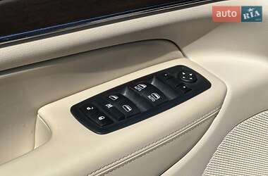 Внедорожник / Кроссовер Jeep Grand Cherokee 2016 в 