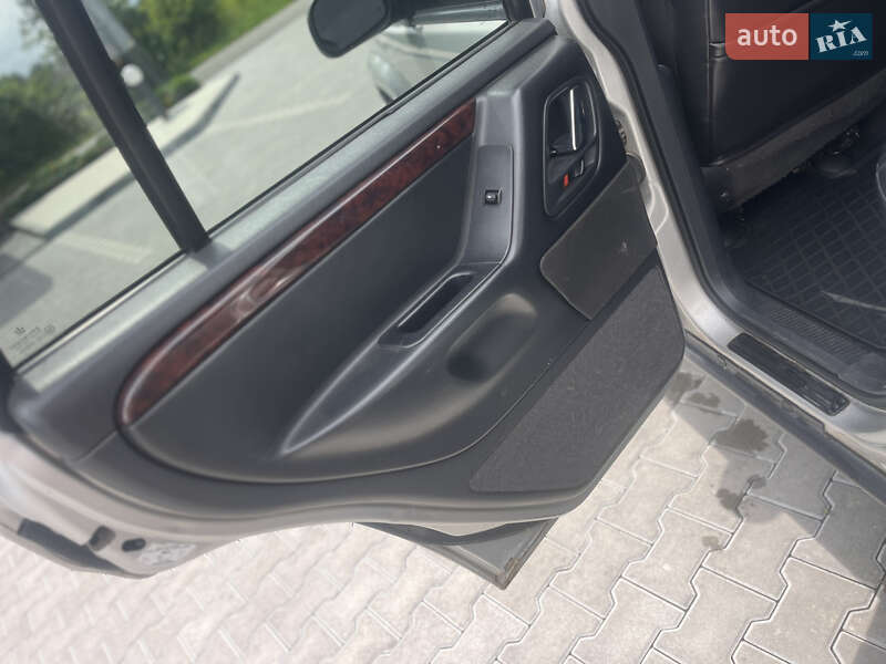 Внедорожник / Кроссовер Jeep Grand Cherokee 2004 в Владимире