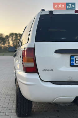 Внедорожник / Кроссовер Jeep Grand Cherokee 2003 в 