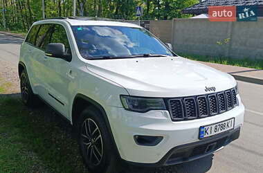 Позашляховик / Кросовер Jeep Grand Cherokee 2017 в 