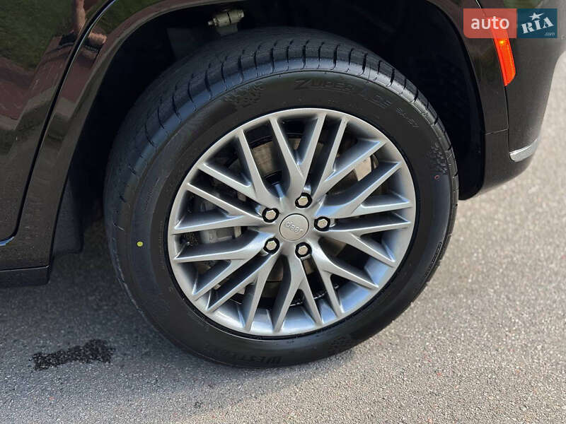 Внедорожник / Кроссовер Jeep Grand Cherokee 2022 в Киеве