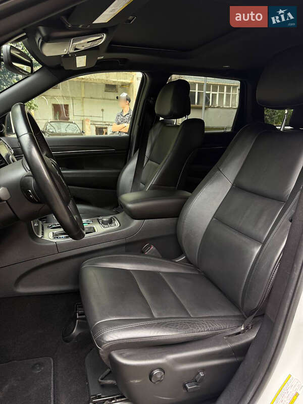 Внедорожник / Кроссовер Jeep Grand Cherokee 2019 в Ромнах фото 11 Внедорожник / Кроссовер Jeep Grand Cherokee 2019 в Ромнах