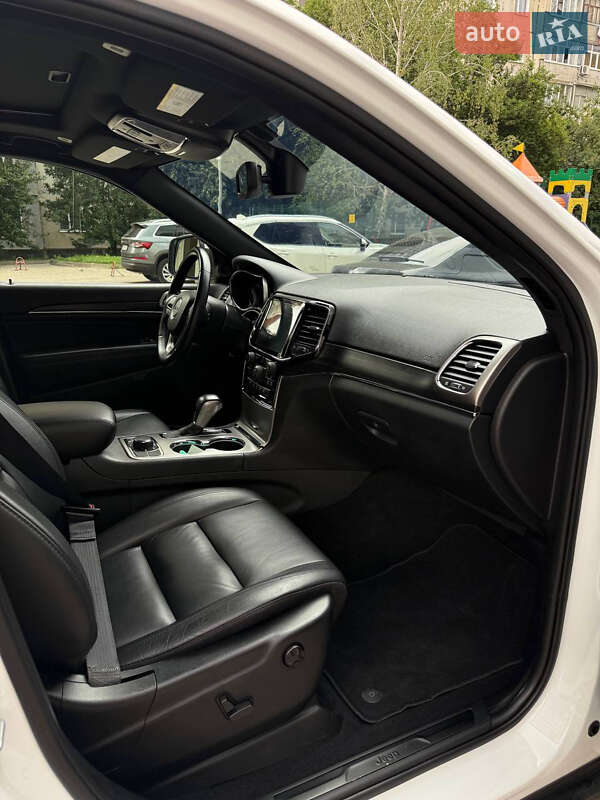 Внедорожник / Кроссовер Jeep Grand Cherokee 2019 в Ромнах фото 17 Внедорожник / Кроссовер Jeep Grand Cherokee 2019 в Ромнах