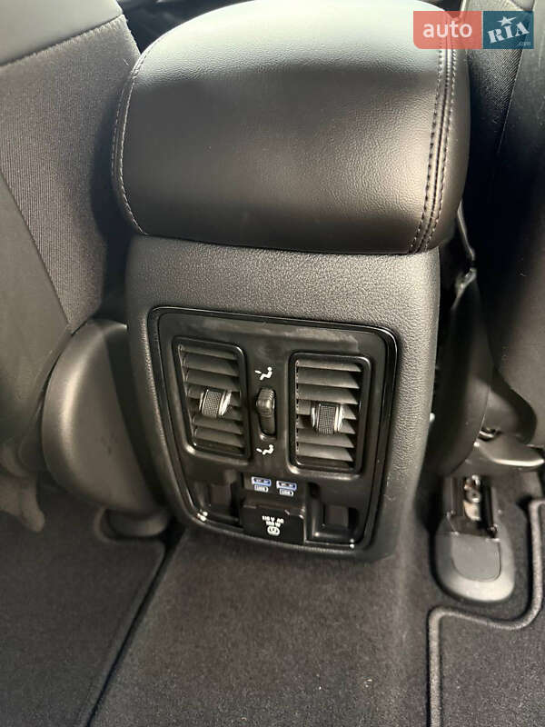 Внедорожник / Кроссовер Jeep Grand Cherokee 2019 в Ромнах фото 18 Внедорожник / Кроссовер Jeep Grand Cherokee 2019 в Ромнах