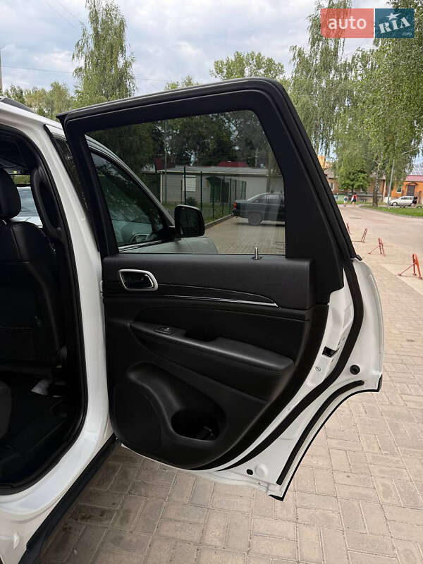 Внедорожник / Кроссовер Jeep Grand Cherokee 2019 в Ромнах фото 14 Внедорожник / Кроссовер Jeep Grand Cherokee 2019 в Ромнах