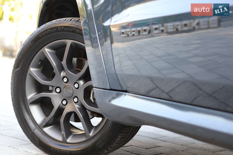Внедорожник / Кроссовер Jeep Grand Cherokee 2020 в Дрогобыче