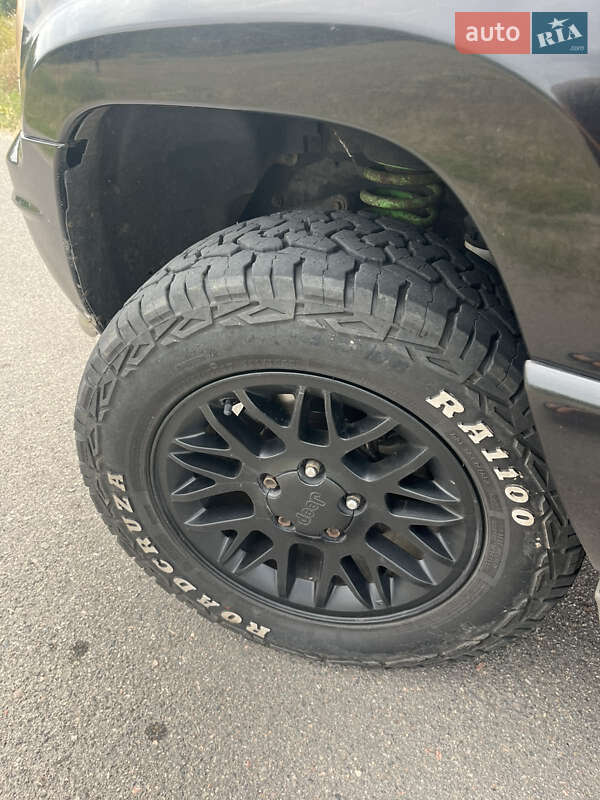 Внедорожник / Кроссовер Jeep Grand Cherokee 2004 в Каменец-Подольском