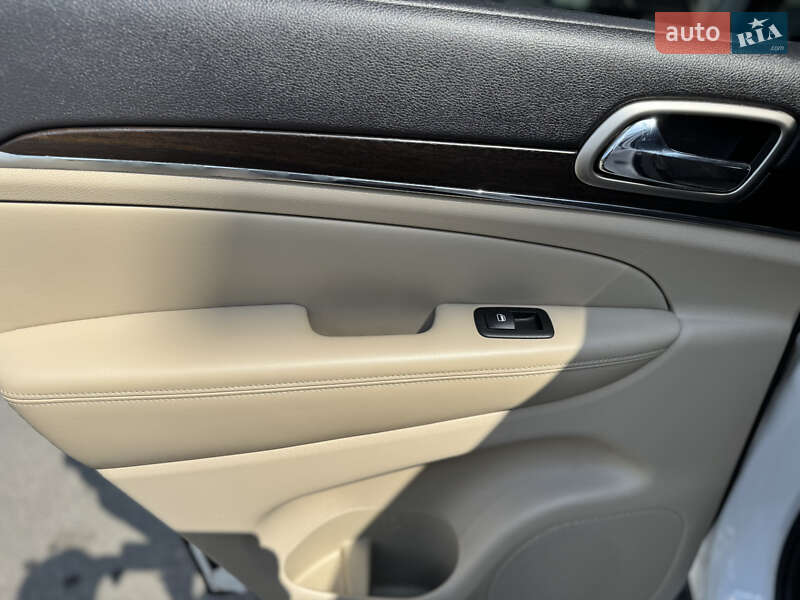 Внедорожник / Кроссовер Jeep Grand Cherokee 2014 в Киеве