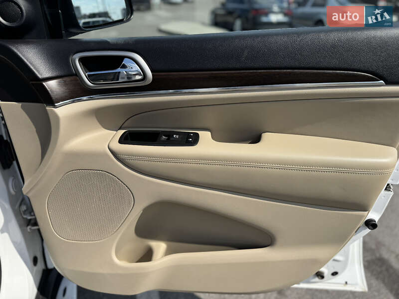 Внедорожник / Кроссовер Jeep Grand Cherokee 2014 в Киеве