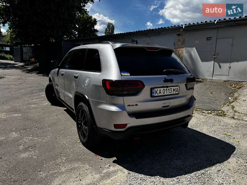 Внедорожник / Кроссовер Jeep Grand Cherokee 2015 в Киеве