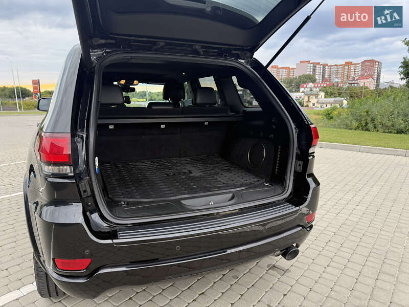 Внедорожник / Кроссовер Jeep Grand Cherokee 2017 в Львове