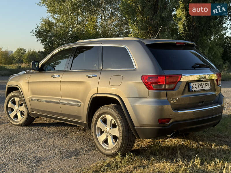 Внедорожник / Кроссовер Jeep Grand Cherokee 2011 в Киеве