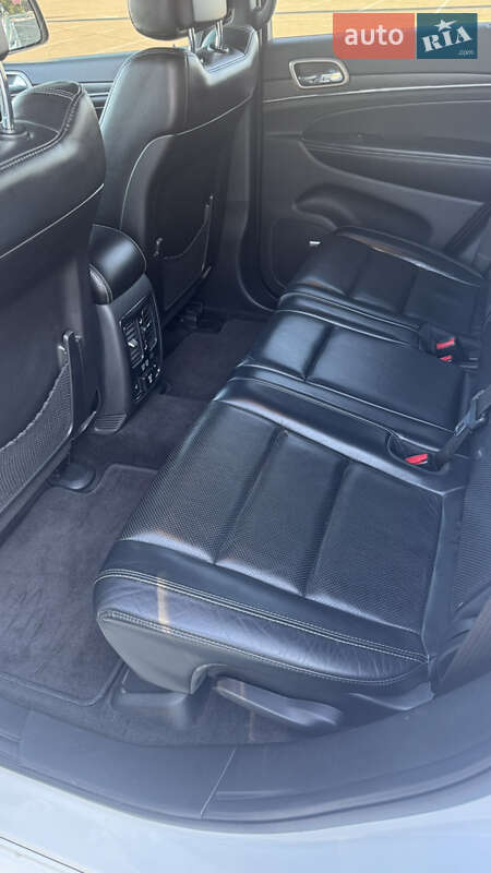 Внедорожник / Кроссовер Jeep Grand Cherokee 2016 в Киеве