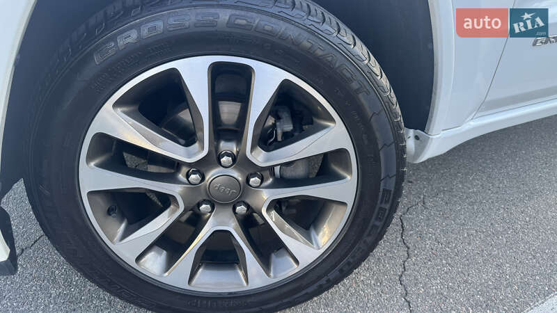 Внедорожник / Кроссовер Jeep Grand Cherokee 2016 в Киеве