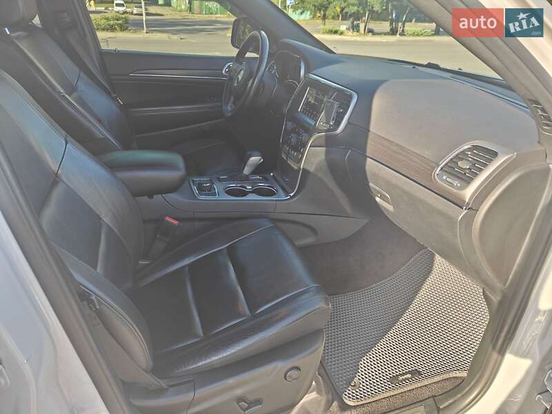 Внедорожник / Кроссовер Jeep Grand Cherokee 2018 в Киеве фото 20 Внедорожник / Кроссовер Jeep Grand Cherokee 2018 в Киеве