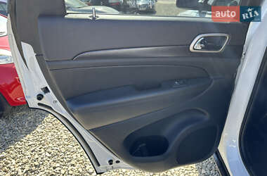 Внедорожник / Кроссовер Jeep Grand Cherokee 2015 в 