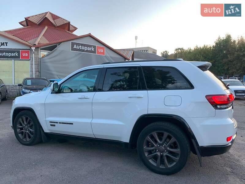 Внедорожник / Кроссовер Jeep Grand Cherokee 2016 в Виннице