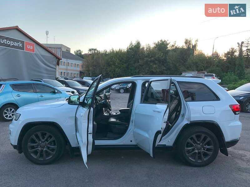 Внедорожник / Кроссовер Jeep Grand Cherokee 2016 в Виннице