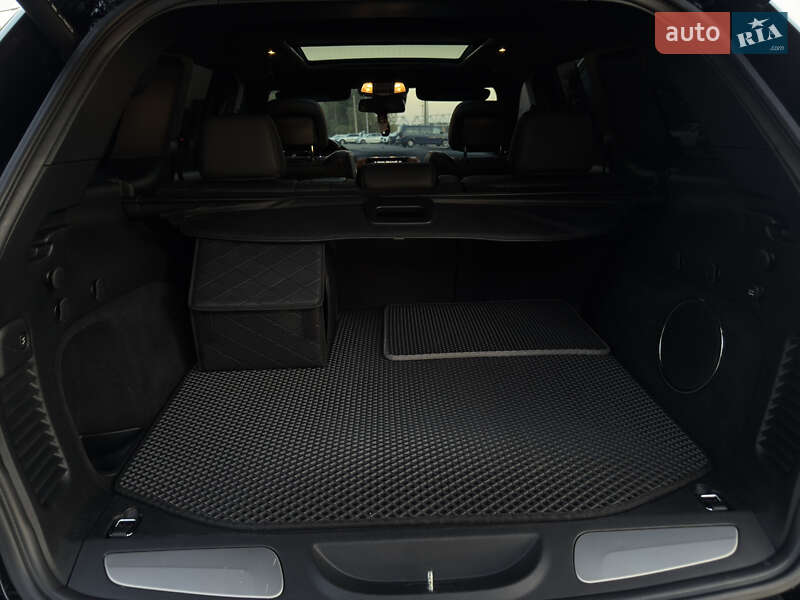 Внедорожник / Кроссовер Jeep Grand Cherokee 2016 в Киеве