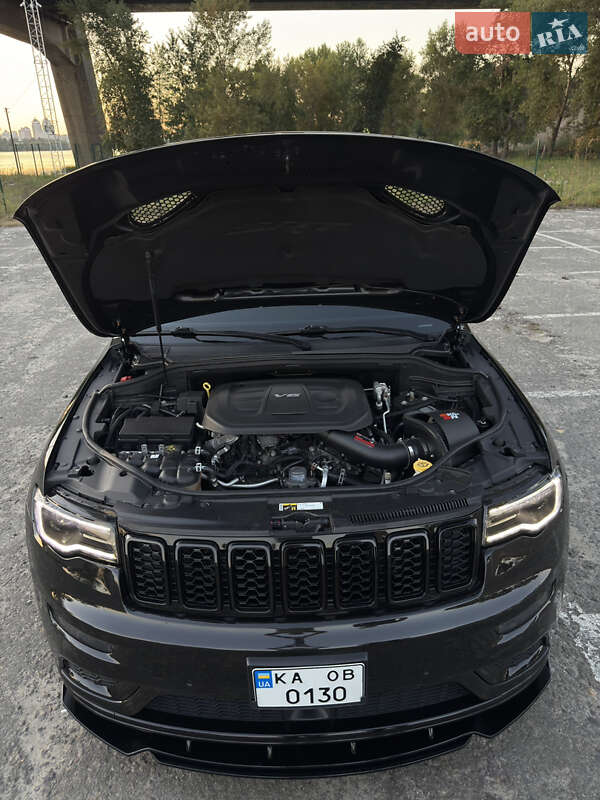 Внедорожник / Кроссовер Jeep Grand Cherokee 2016 в Киеве