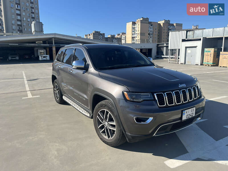 Внедорожник / Кроссовер Jeep Grand Cherokee 2017 в 